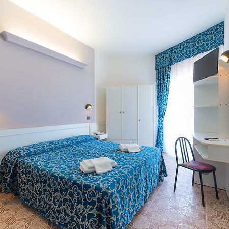 Hotel 2000 Rimini Room photo