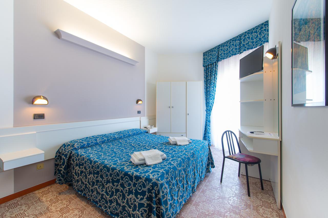 Hotel 2000 Rimini Room photo