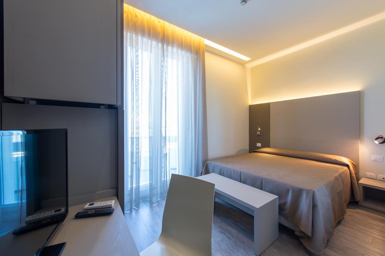 Hotel 2000 Rimini Exterior photo